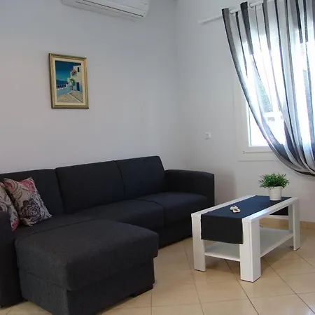 Vakantiehuis Poly 1 *